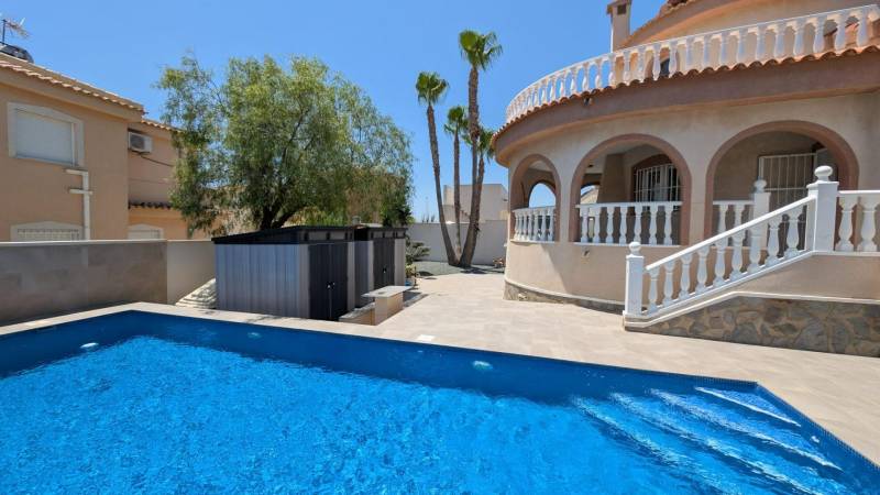 vila s bazenom